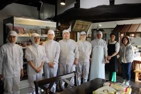 幅広い年齢層が活躍中。伝統の技術を継承してます。