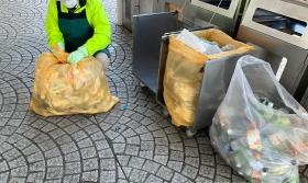 ゴミの回収作業