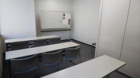 セミナーや大人数の打合せ、職員さんの休憩室として利用します。