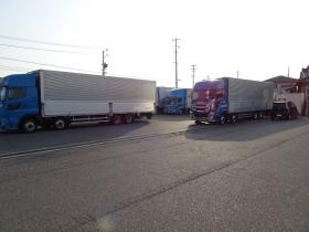 大型トラック３