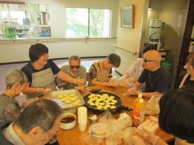養護盲老人ホーム慈母園 「レクレーション おやつ作り」