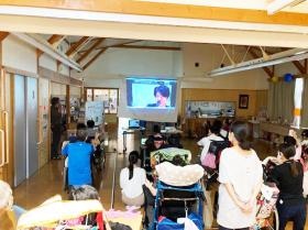 音楽鑑賞会の様子