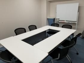 会議室や昼食・休憩スペースとしても使っていただけます。