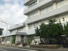 イニシャルベイ本社玄関（蒔田橋際）