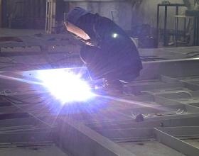 組み立て職 溶接作業