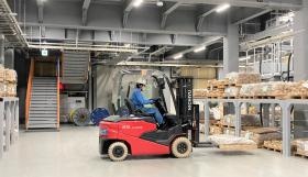 研削材製造（在庫管理・フォーク作業）