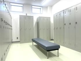 男子更衣室（ロッカー貸与）