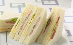 コンビニ・スーパーで販売されている調理パンや弁当を製造