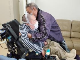 利用者さんが人間らしく生きるためのお手伝いをしています。