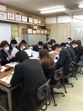 勉強会は定期的に実施、座学や実技を交えて分かり易く教えます！