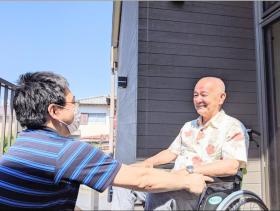 天気の良い日はお外で談笑