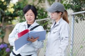 業務風景（業者と打合せ）