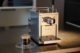 コーヒー事業で取り扱っているカプセル式コーヒーマシンです。