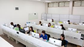 明るくきれいなオフィスです。