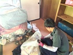 お客様宅の不用品・片づけ作業中の様子です。
