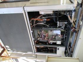 業務用空調設備機器（室外機内部）