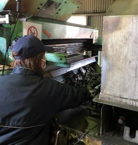 熱処理 投入作業