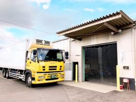 本社前です！ドライバーが帰ってくるとにぎやかになります！