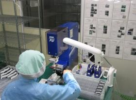 プラスチック組立作業の様子２