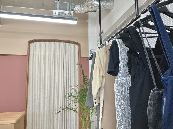 アパレル部門のスタッフ・アパレルブランドの商品販売・ECサイト運営スタッフ・契約社員（正社員登用実績あり・資格不問）