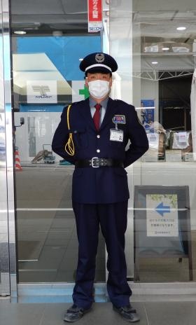 施設エントランス立哨