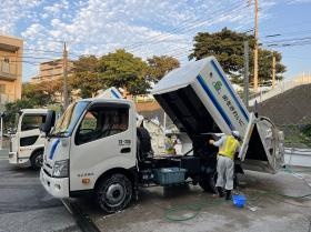 業務最後に車両をキレイに洗車しています。