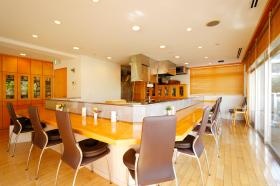 ダイニングルーム 出来立てのお食事を提供しています