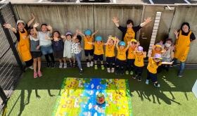 園児と職員の集合写真