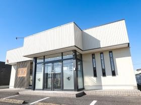 南向きの明るい日差しが差し込む店舗