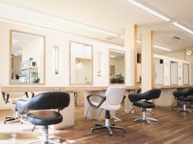 広々とした明るい店内