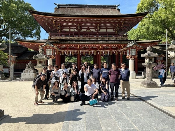 毎年社員旅行も実施しており、多くの社員が参加しています。