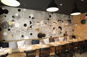 芝公園店 壁画アートはすべて手描き