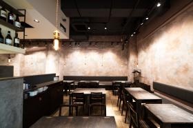 新宿店 店内壁画はすべて手描き