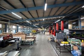 工場内は空調もあり、働きやすい職場づくりを目指しています☆