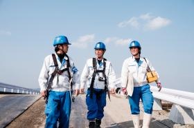 作業を終えて、和気あいあい。