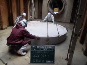 マンホール設置の様子