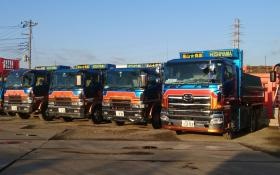 弊社車両の写真です。３ｔ・４ｔ・７ｔ・１０ｔ車があります