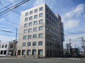 釧路駅から徒歩１２分。釧路市役所のすぐそばにあります。