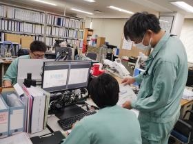 本社の事務所内