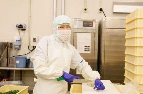 製造工場内の仕込作業