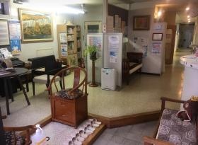 サロンをイメージした家具などを置いています。