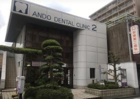 天狗鼻の木とプロペラが目印です