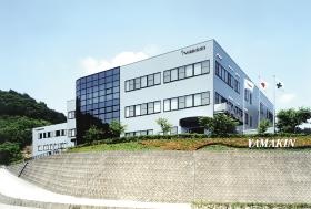 香南市の大谷工業団地内の本社高知第一山南工場の外観画像です。