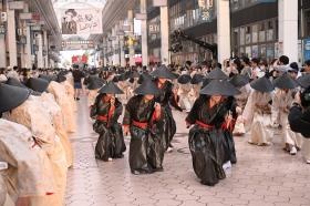 ヤマキンでよさこい祭りに出場しています（ＥＶＡ連）