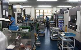 マウント部品、容器搬送用部品加工のＣＮＣフライス加工ライン