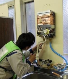 湯沸器修理のトレーニング中です