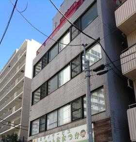 大塚駅北口徒歩約３分 好立地マンションの４階です。