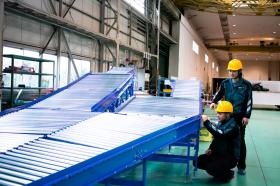 水平に物を運ぶ「コンベヤ」