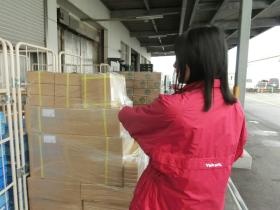 資材事務の作業様子です