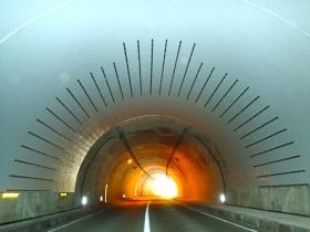 ３５２号小平尾トンネル補修工事